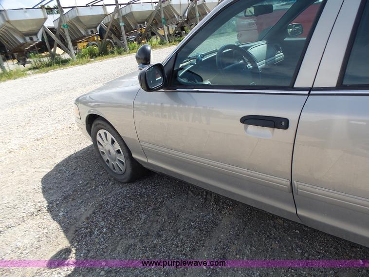 image for item L6165 2010 Ford Crown Victoria Police Interceptor