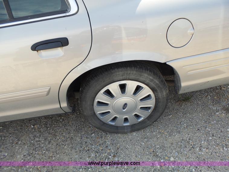 image for item L6165 2010 Ford Crown Victoria Police Interceptor