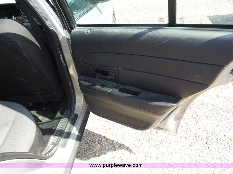 image for item L6165 2010 Ford Crown Victoria Police Interceptor