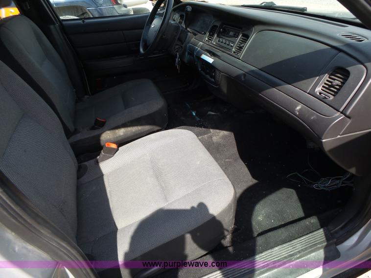 image for item L6165 2010 Ford Crown Victoria Police Interceptor