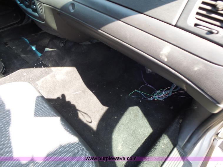 image for item L6165 2010 Ford Crown Victoria Police Interceptor