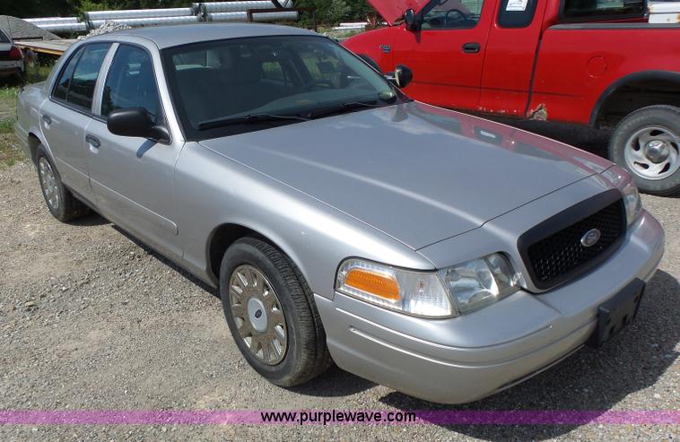 image for item L6166 2005 Ford Crown Victoria Police Interceptor