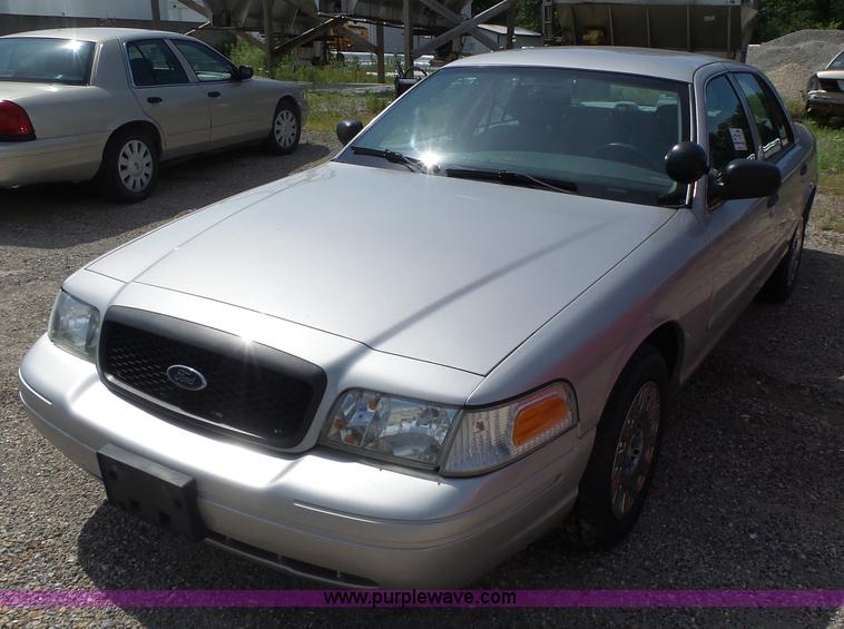 image for item L6166 2005 Ford Crown Victoria Police Interceptor