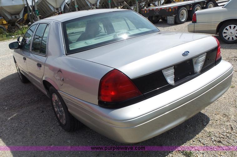 image for item L6166 2005 Ford Crown Victoria Police Interceptor