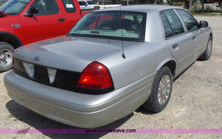 image for item L6166 2005 Ford Crown Victoria Police Interceptor