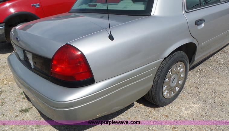 image for item L6166 2005 Ford Crown Victoria Police Interceptor