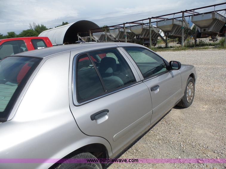 image for item L6166 2005 Ford Crown Victoria Police Interceptor