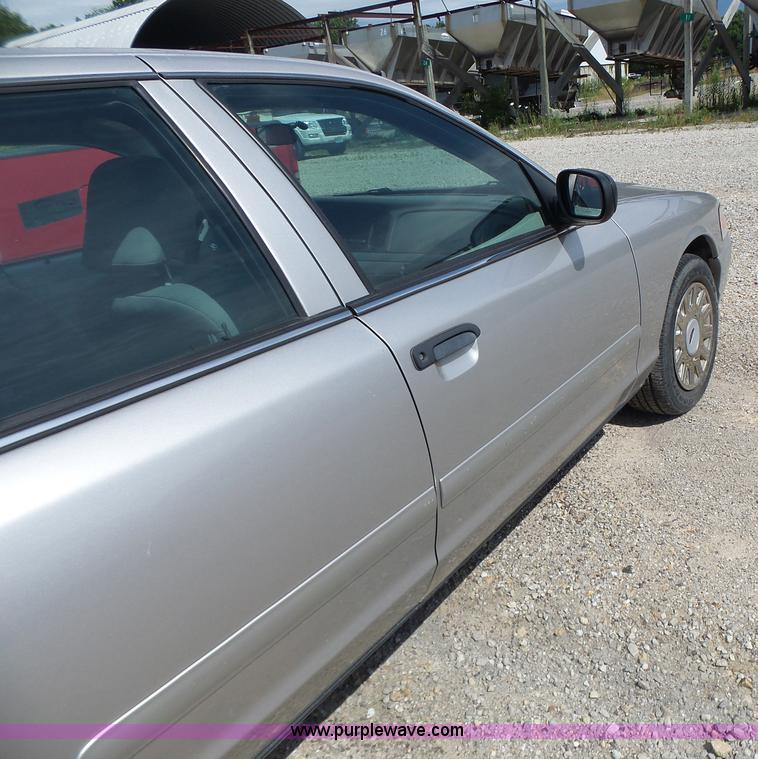 image for item L6166 2005 Ford Crown Victoria Police Interceptor