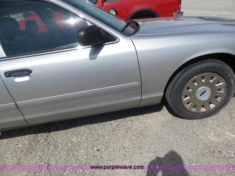 image for item L6166 2005 Ford Crown Victoria Police Interceptor
