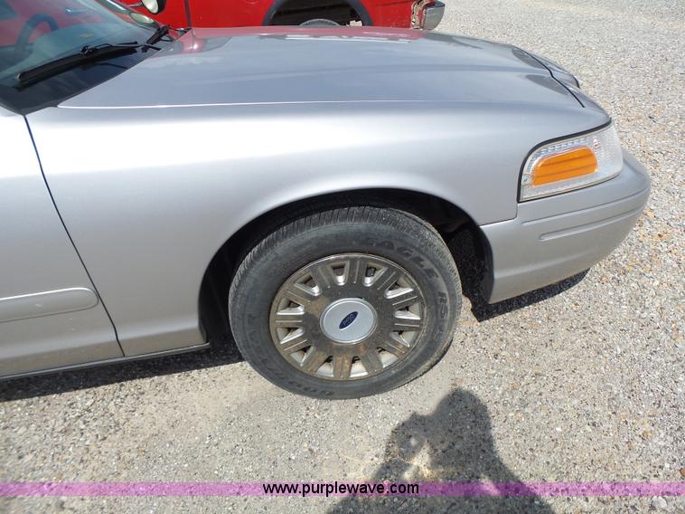 image for item L6166 2005 Ford Crown Victoria Police Interceptor