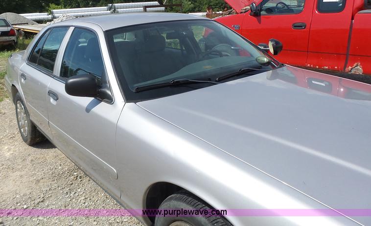 image for item L6166 2005 Ford Crown Victoria Police Interceptor