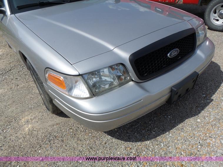 image for item L6166 2005 Ford Crown Victoria Police Interceptor
