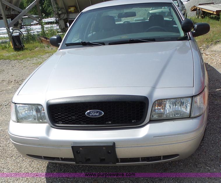 image for item L6166 2005 Ford Crown Victoria Police Interceptor