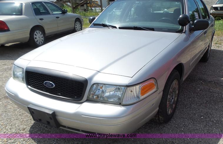 image for item L6166 2005 Ford Crown Victoria Police Interceptor