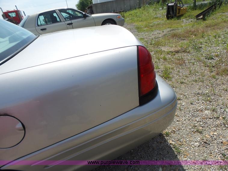 image for item L6166 2005 Ford Crown Victoria Police Interceptor