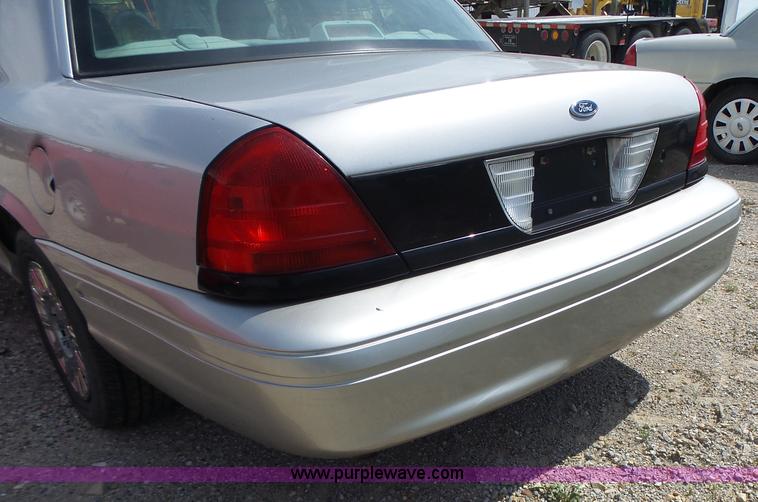 image for item L6166 2005 Ford Crown Victoria Police Interceptor