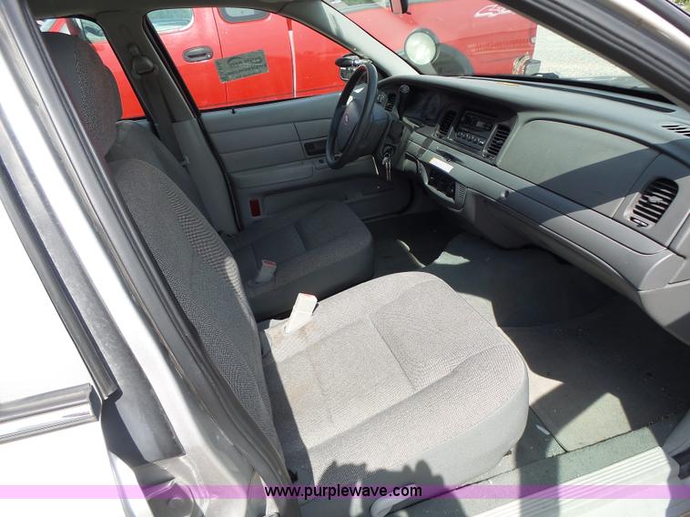 image for item L6166 2005 Ford Crown Victoria Police Interceptor