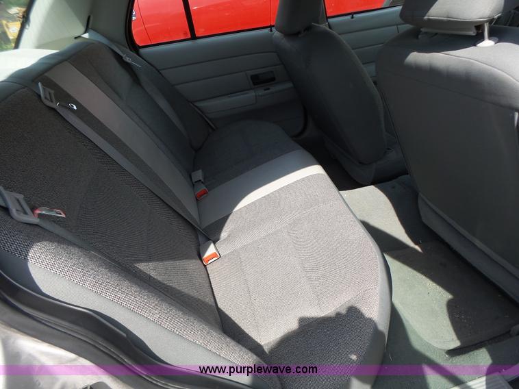 image for item L6166 2005 Ford Crown Victoria Police Interceptor