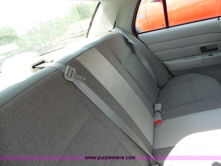 image for item L6166 2005 Ford Crown Victoria Police Interceptor