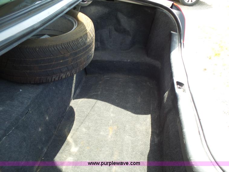 image for item L6166 2005 Ford Crown Victoria Police Interceptor