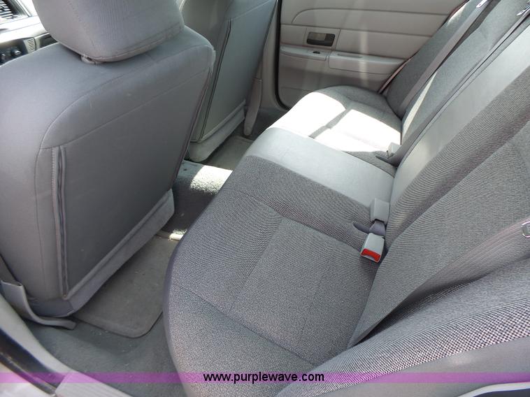 image for item L6166 2005 Ford Crown Victoria Police Interceptor