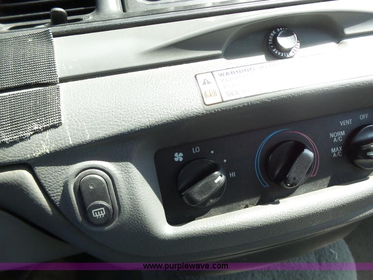 image for item L6166 2005 Ford Crown Victoria Police Interceptor