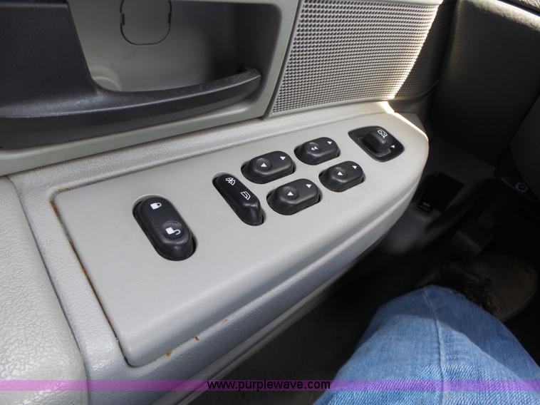 image for item L6166 2005 Ford Crown Victoria Police Interceptor