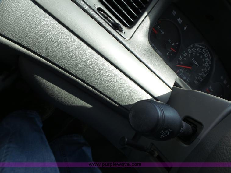 image for item L6166 2005 Ford Crown Victoria Police Interceptor