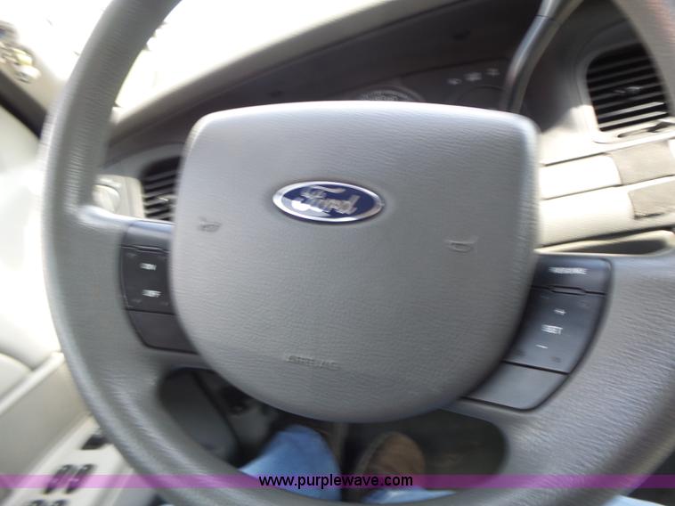 image for item L6166 2005 Ford Crown Victoria Police Interceptor