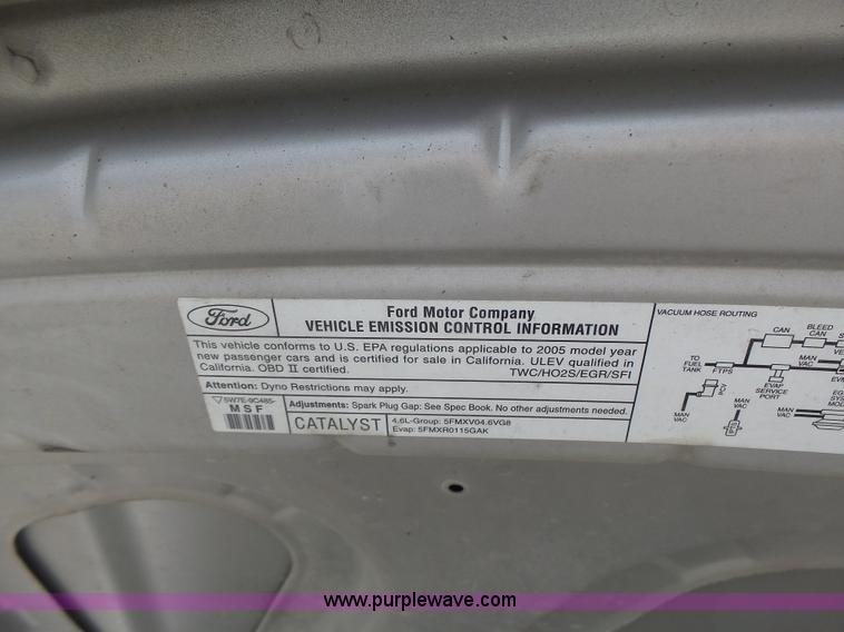 image for item L6166 2005 Ford Crown Victoria Police Interceptor