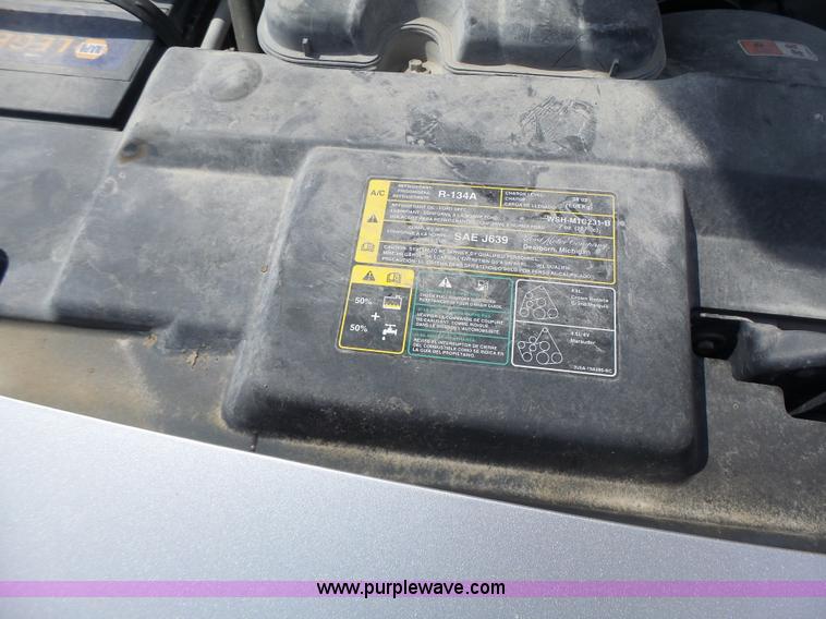 image for item L6166 2005 Ford Crown Victoria Police Interceptor