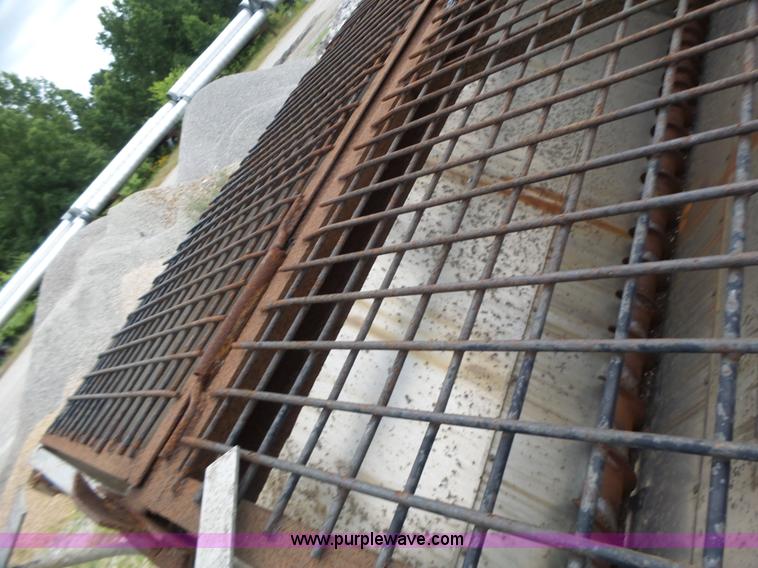 image for item L6167 Henderson stainless steel spreader