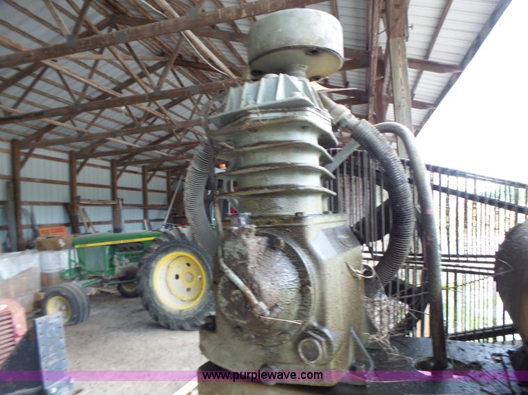 image for item L6173 1983 Kargard air compressor