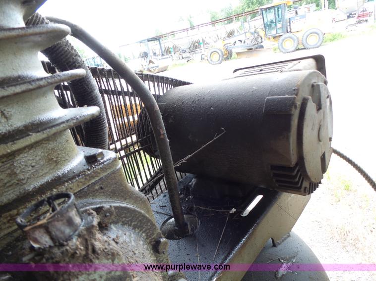 image for item L6173 1983 Kargard air compressor