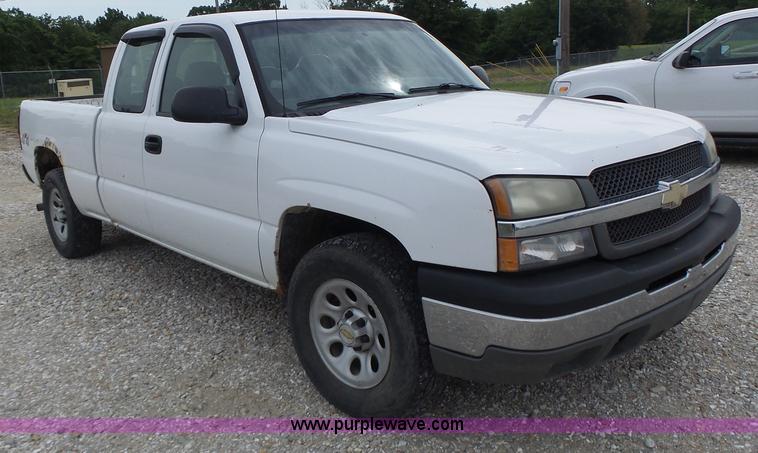 image for item L6174 2005 Chevrolet Silverado 1500 Ext. Cab pickup truck