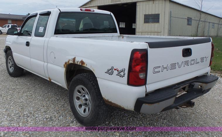image for item L6174 2005 Chevrolet Silverado 1500 Ext. Cab pickup truck