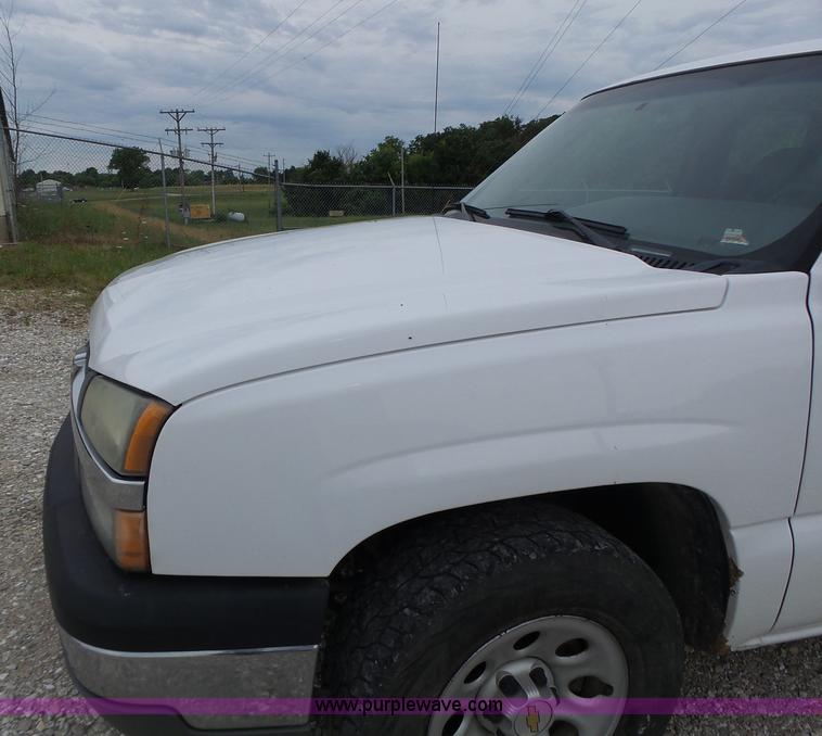 image for item L6174 2005 Chevrolet Silverado 1500 Ext. Cab pickup truck