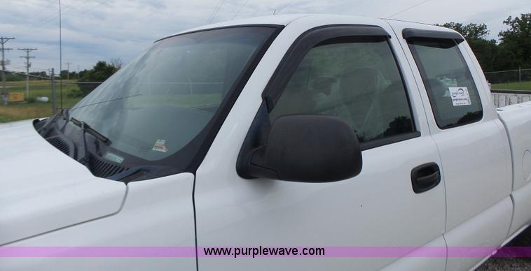 image for item L6174 2005 Chevrolet Silverado 1500 Ext. Cab pickup truck