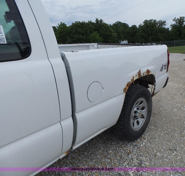 image for item L6174 2005 Chevrolet Silverado 1500 Ext. Cab pickup truck