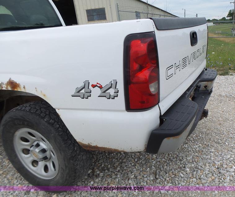 image for item L6174 2005 Chevrolet Silverado 1500 Ext. Cab pickup truck