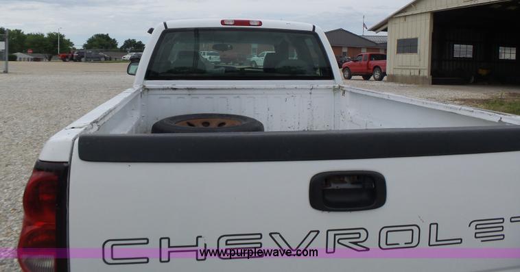 image for item L6174 2005 Chevrolet Silverado 1500 Ext. Cab pickup truck