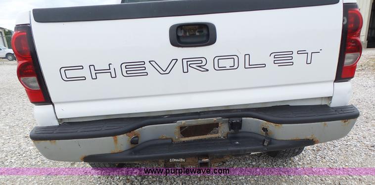 image for item L6174 2005 Chevrolet Silverado 1500 Ext. Cab pickup truck