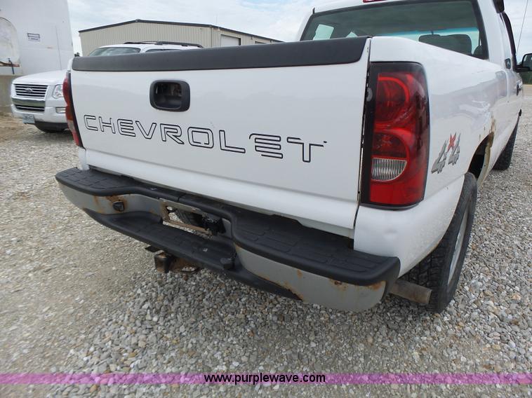 image for item L6174 2005 Chevrolet Silverado 1500 Ext. Cab pickup truck