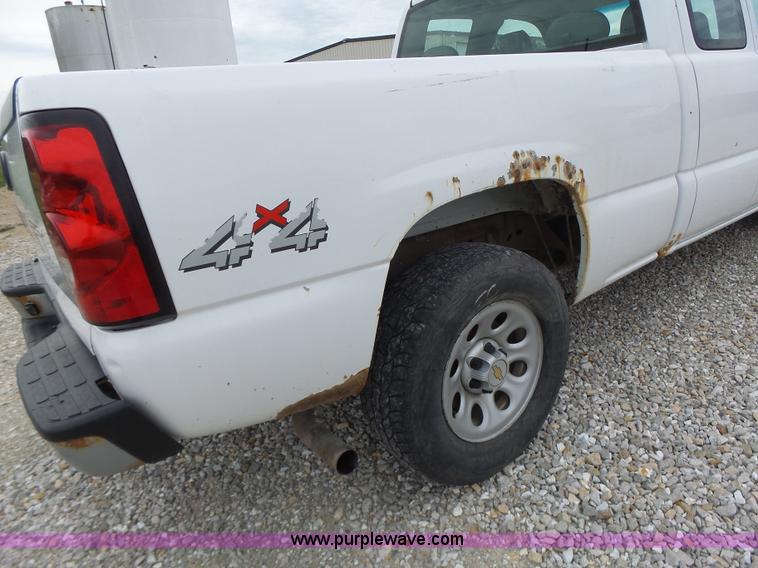 image for item L6174 2005 Chevrolet Silverado 1500 Ext. Cab pickup truck