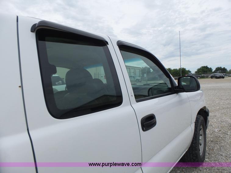 image for item L6174 2005 Chevrolet Silverado 1500 Ext. Cab pickup truck