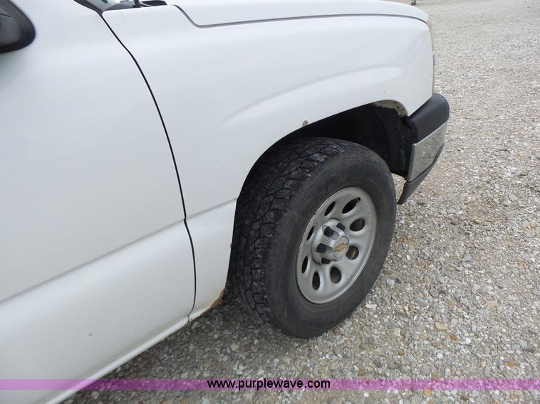 image for item L6174 2005 Chevrolet Silverado 1500 Ext. Cab pickup truck