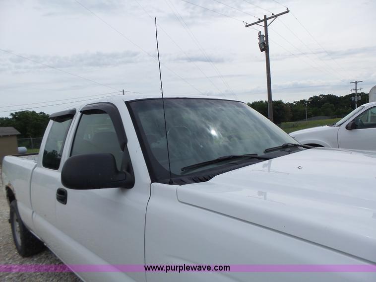image for item L6174 2005 Chevrolet Silverado 1500 Ext. Cab pickup truck