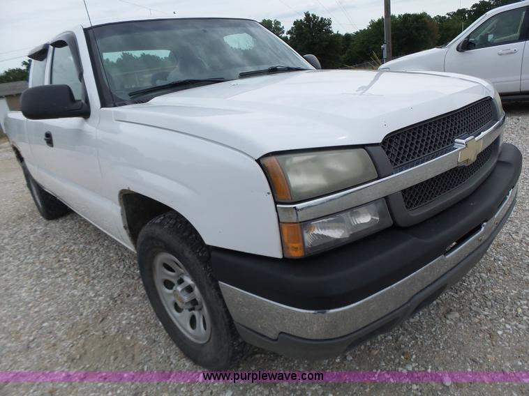 image for item L6174 2005 Chevrolet Silverado 1500 Ext. Cab pickup truck