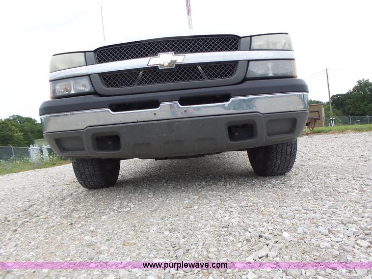image for item L6174 2005 Chevrolet Silverado 1500 Ext. Cab pickup truck