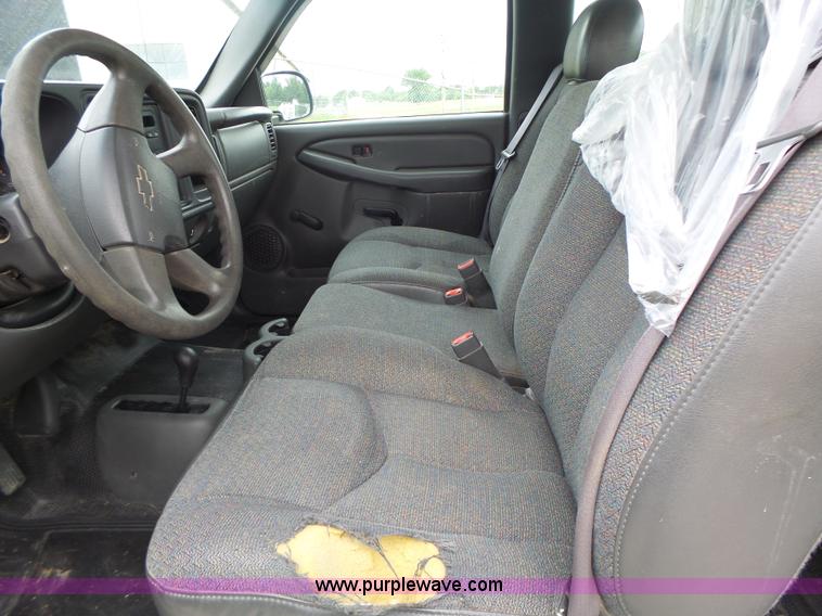 image for item L6174 2005 Chevrolet Silverado 1500 Ext. Cab pickup truck